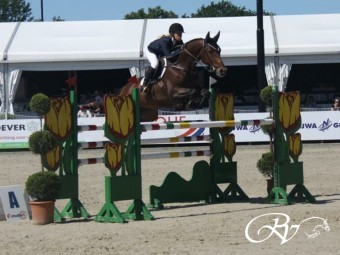 Champion de Quidam RV en amazone Maureen Bonder presteren goed met 2x een 4e plaats in het 1.35m CSI Ommen.