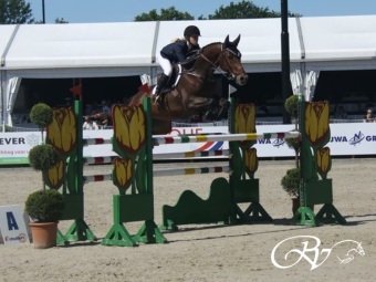 Champion de Quidam RV en amazone Maureen Bonder presteren goed met 2x een 4e plaats in het 1.35m CSI Ommen.